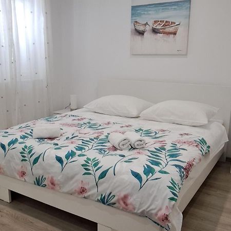 Apartmani Pina 2 Kaštela Esterno foto