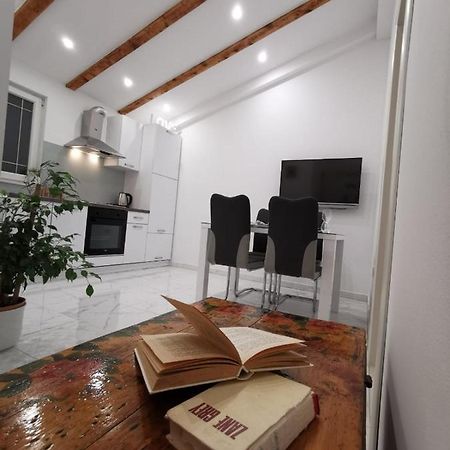 Apartmani Pina 2 Kaštela Esterno foto