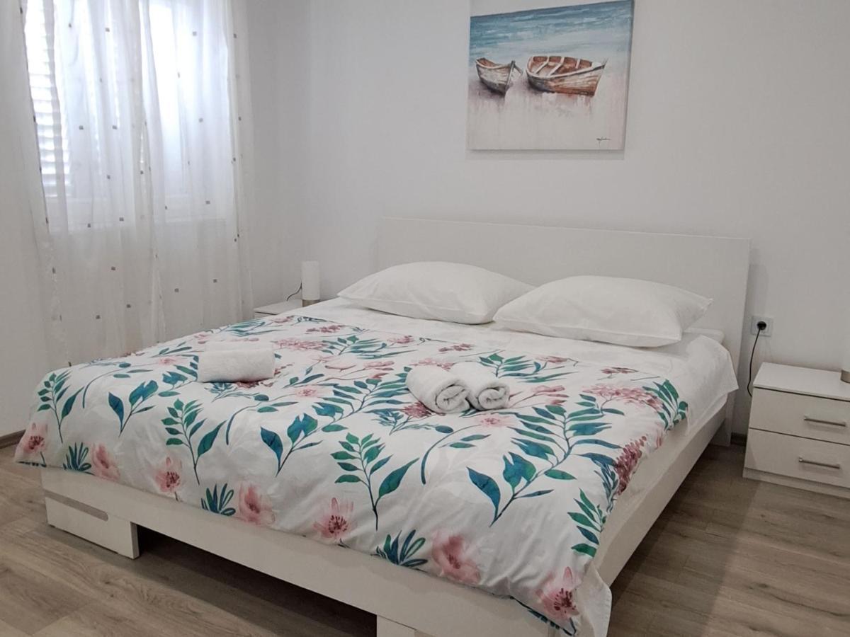 Apartmani Pina 2 Kaštela Esterno foto