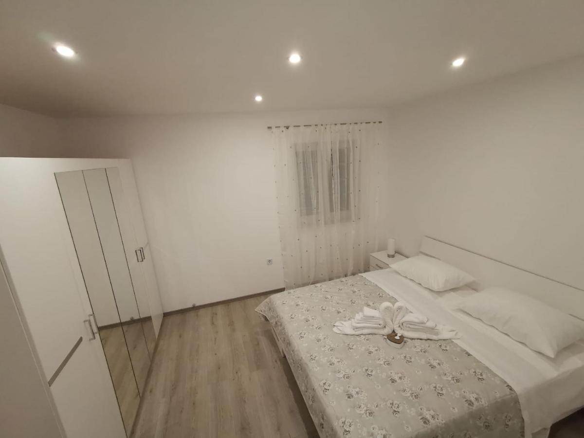 Apartmani Pina 2 Kaštela Esterno foto