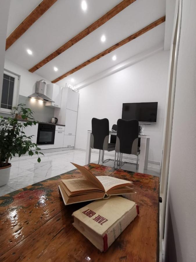 Apartmani Pina 2 Kaštela Esterno foto